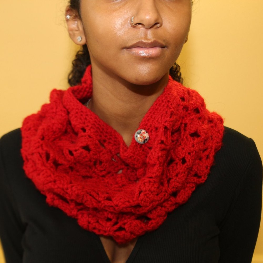 NEW Handcrafted Lacy Red Crochet Cowl - Picture 3 of 3